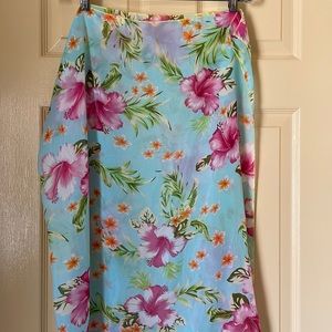 Tropical floral cover-up or par-eau!